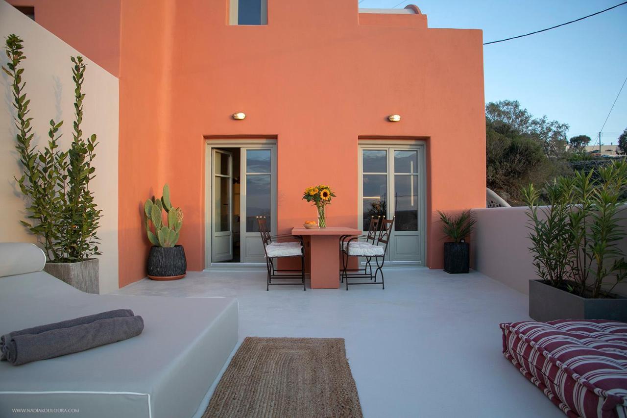 Pink Freud Villas Santorini Oia  Exterior photo
