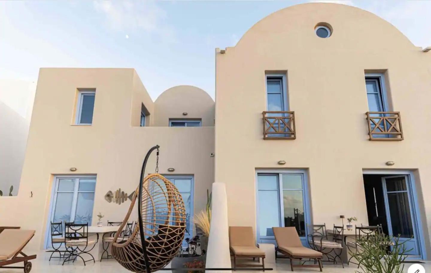 Pink Freud Villas Santorini Oia  Exterior photo