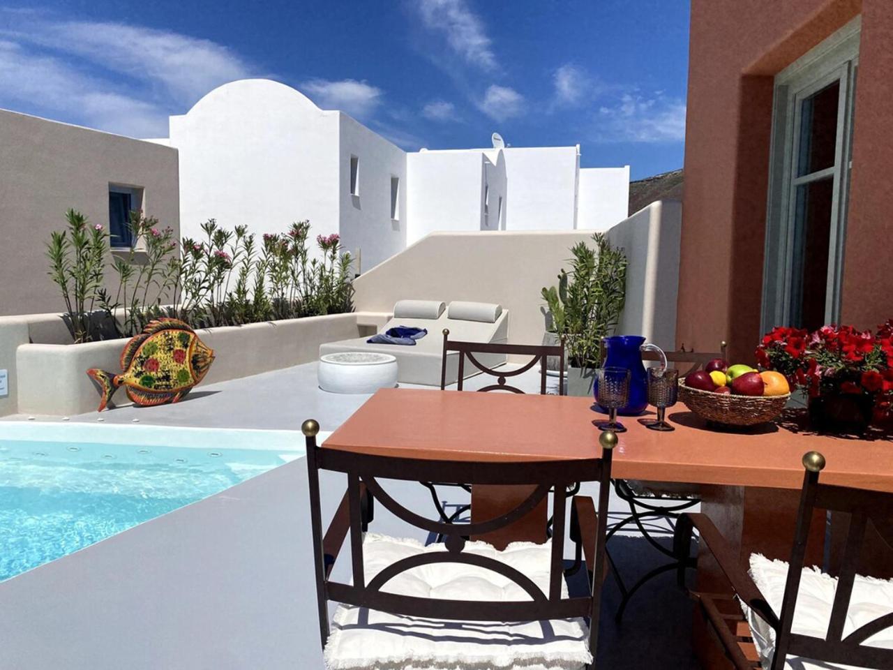 Pink Freud Villas Santorini Oia  Exterior photo