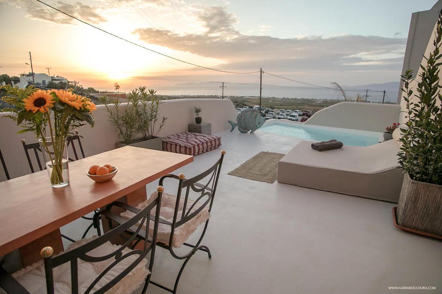 Pink Freud Villas Santorini Oia  Exterior photo